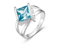 Серебряное кольцо с квадратным голубым фианитом